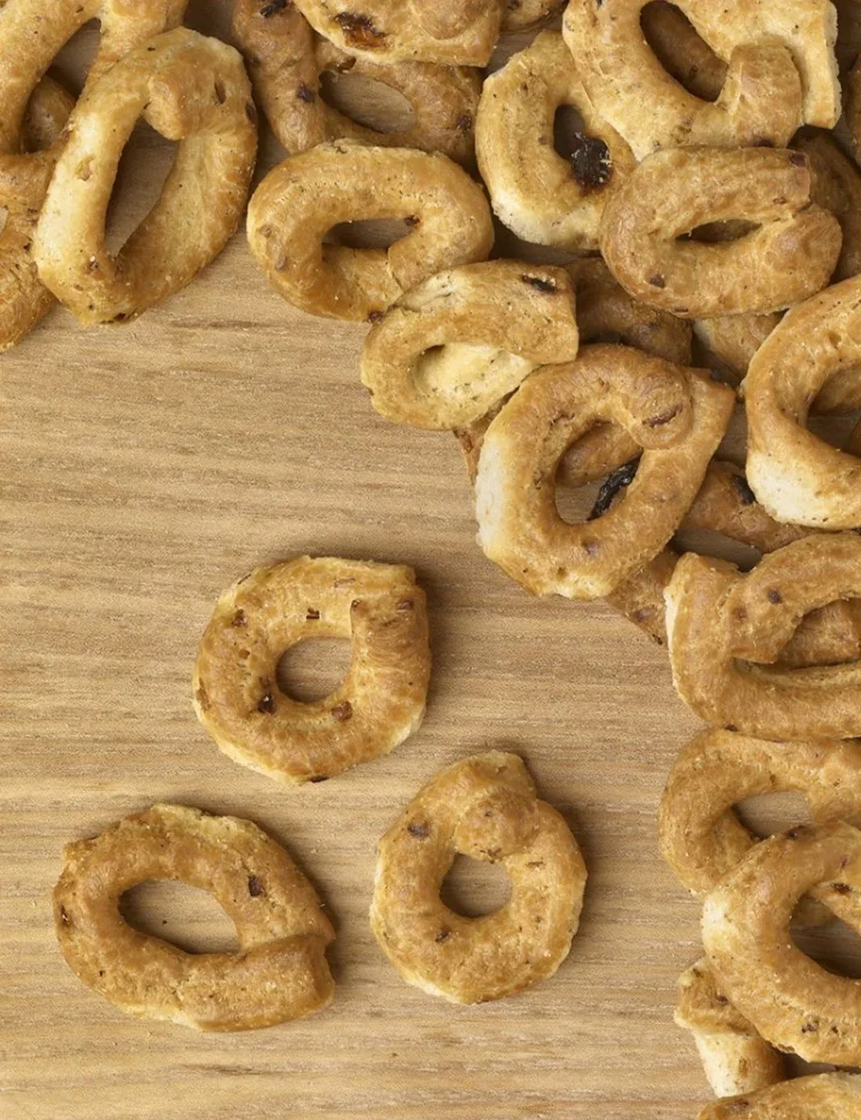 Taralli Cipolla e Uvetta - Onion & Sultana Raisin Produced by: Danieli in Puglia, Italy