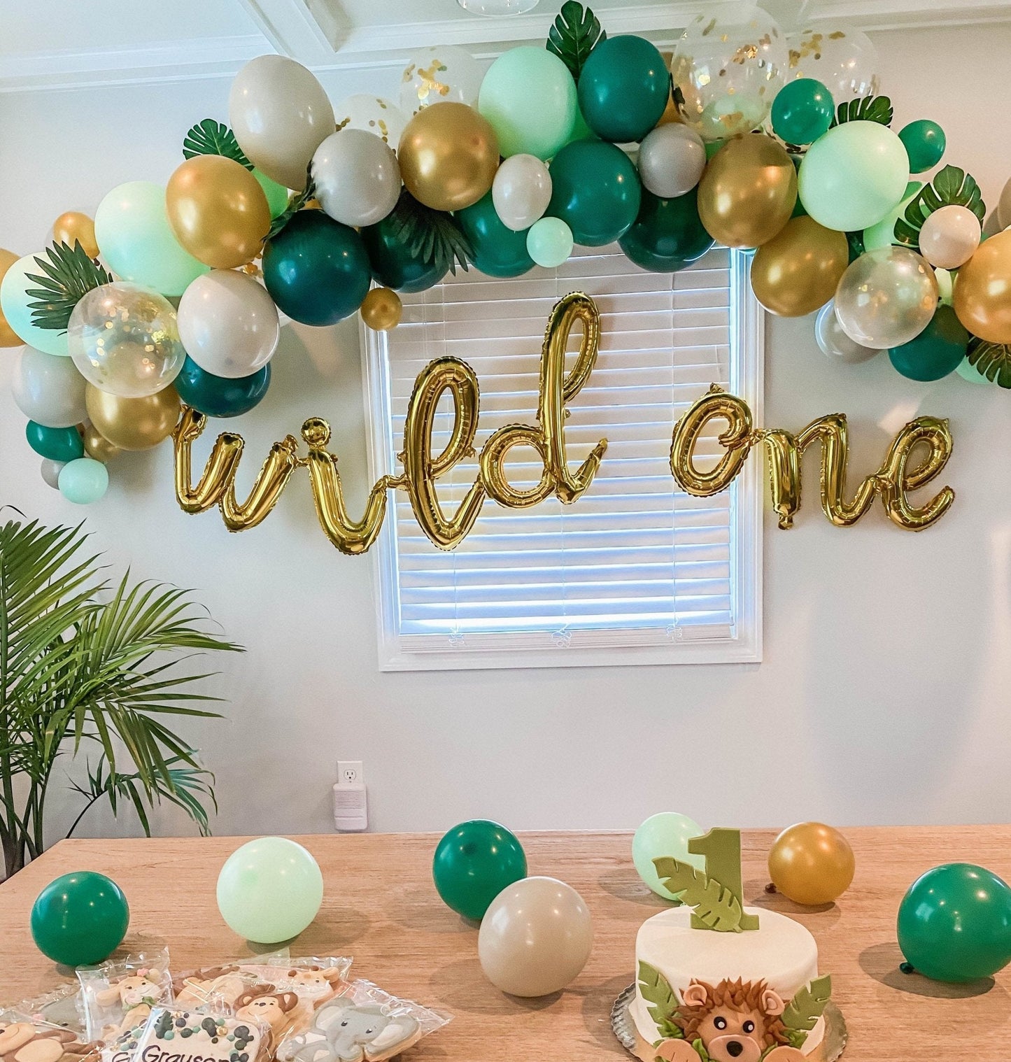 Premium Leaf Green Latex Balloon Cluster (5", 11” and 17")