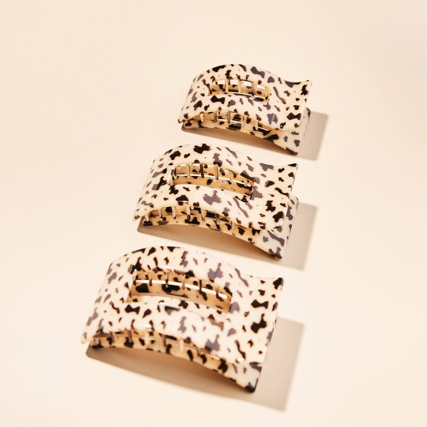 Blonde Tortoise Medium Flat Rectangle Hair Clip - themonogram manor