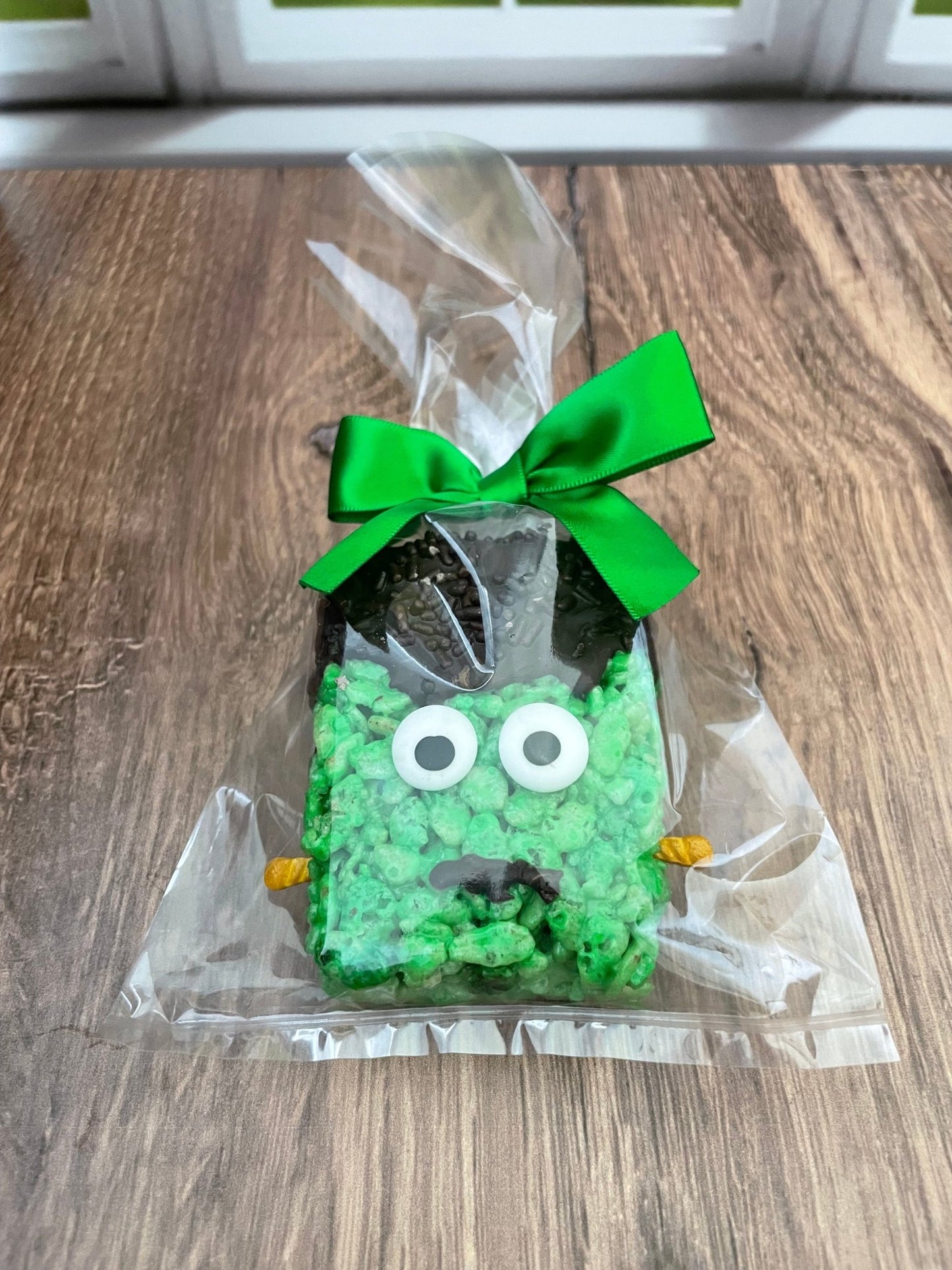 Halloween "Frankenstein" Rice Crispie Treats - themonogram manor