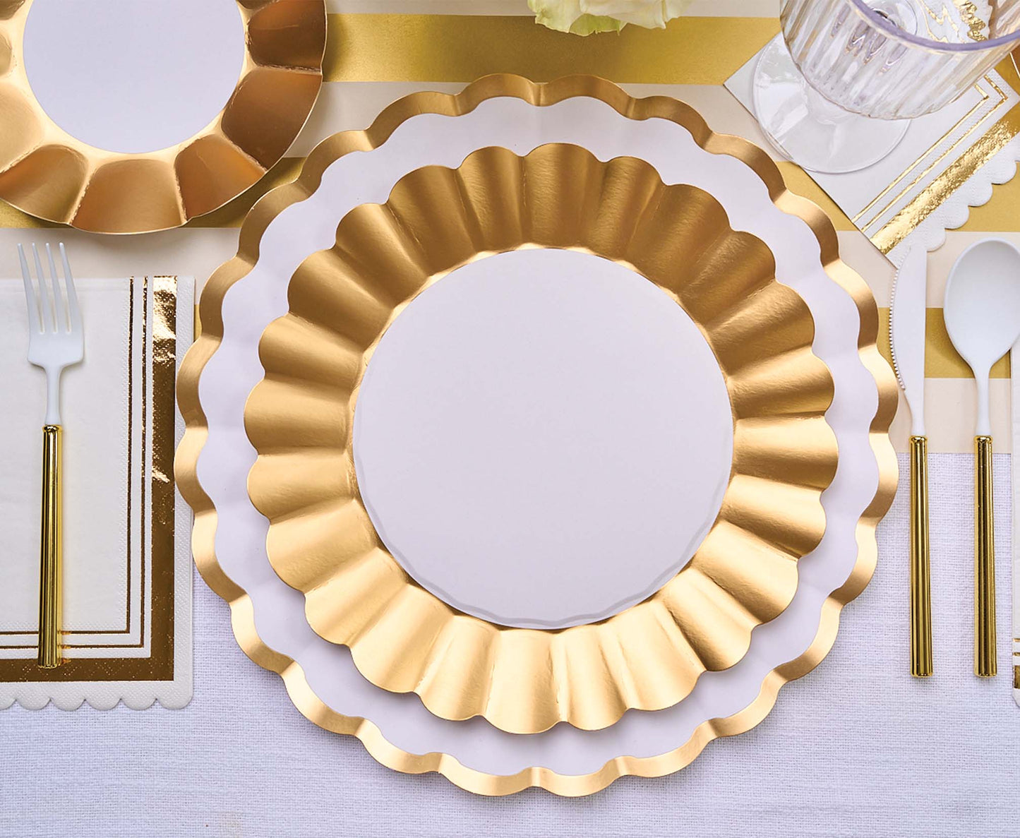 Dinner Plate Gold & White/8 pkg