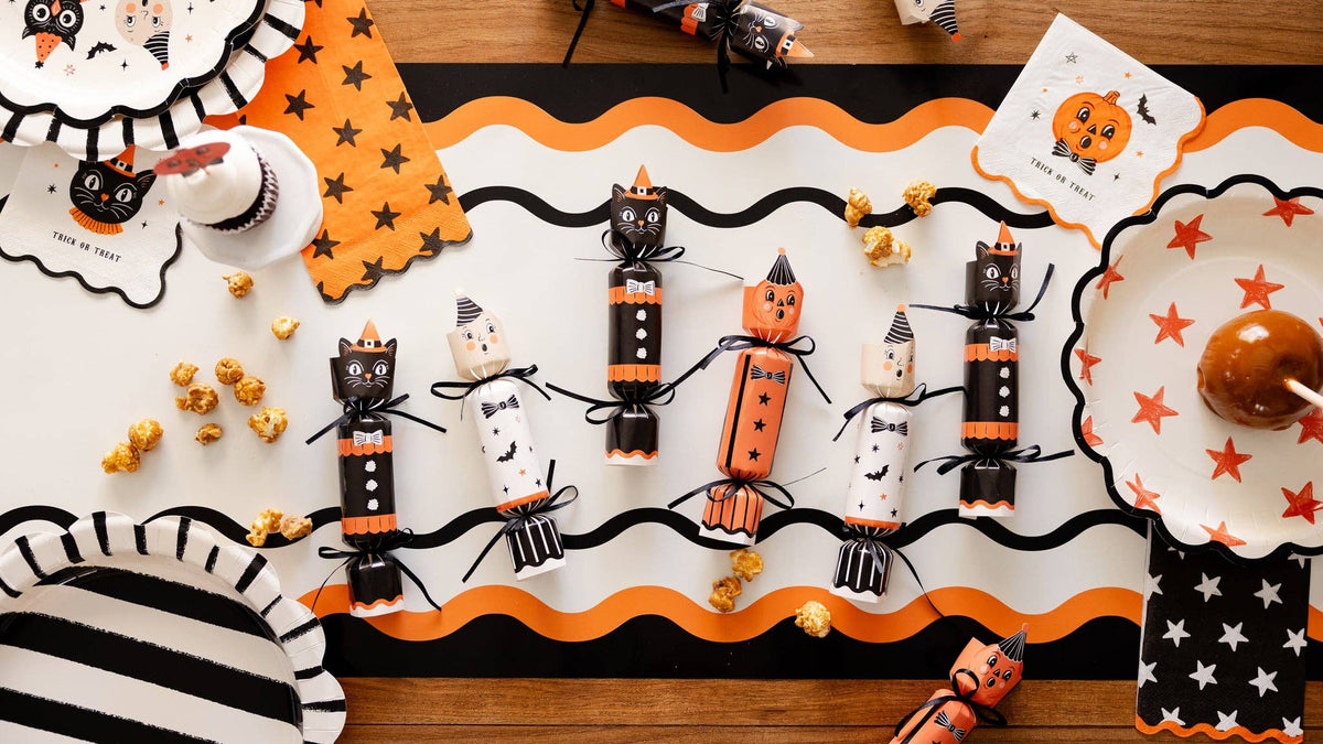 VHP1309 - Vintage Characters Party Crackers