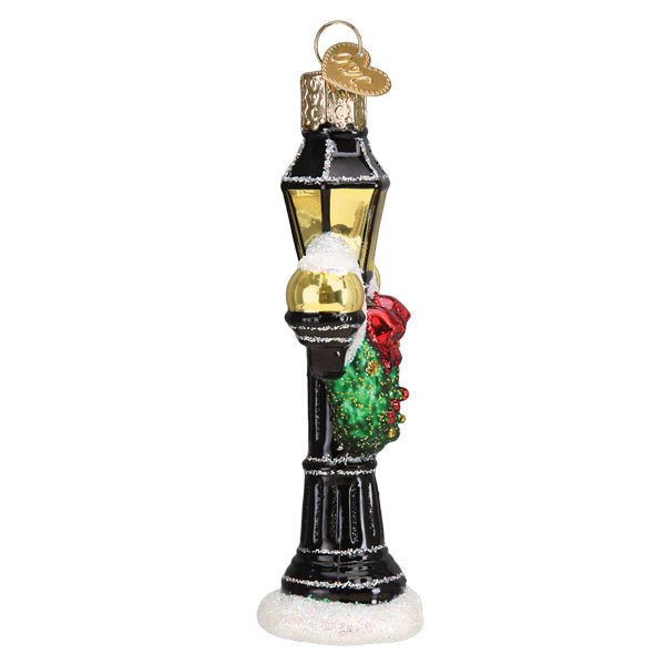 Christmas Lamp Post Ornament - #themonogram manor #