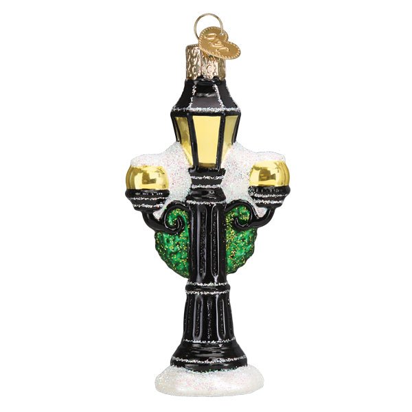 Christmas Lamp Post Ornament - #themonogram manor #