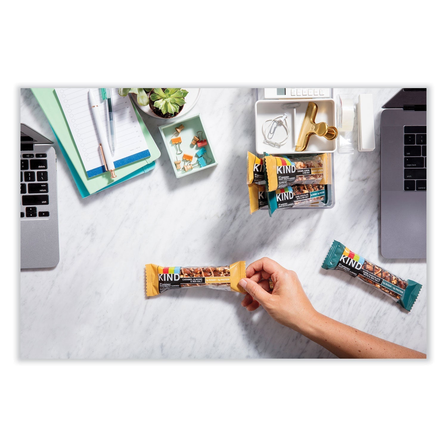 KIND Nuts and Spices Bar, Dark Chocolate Mocha Almond, 1.4 oz Bar, 12/Box - themonogram manor 