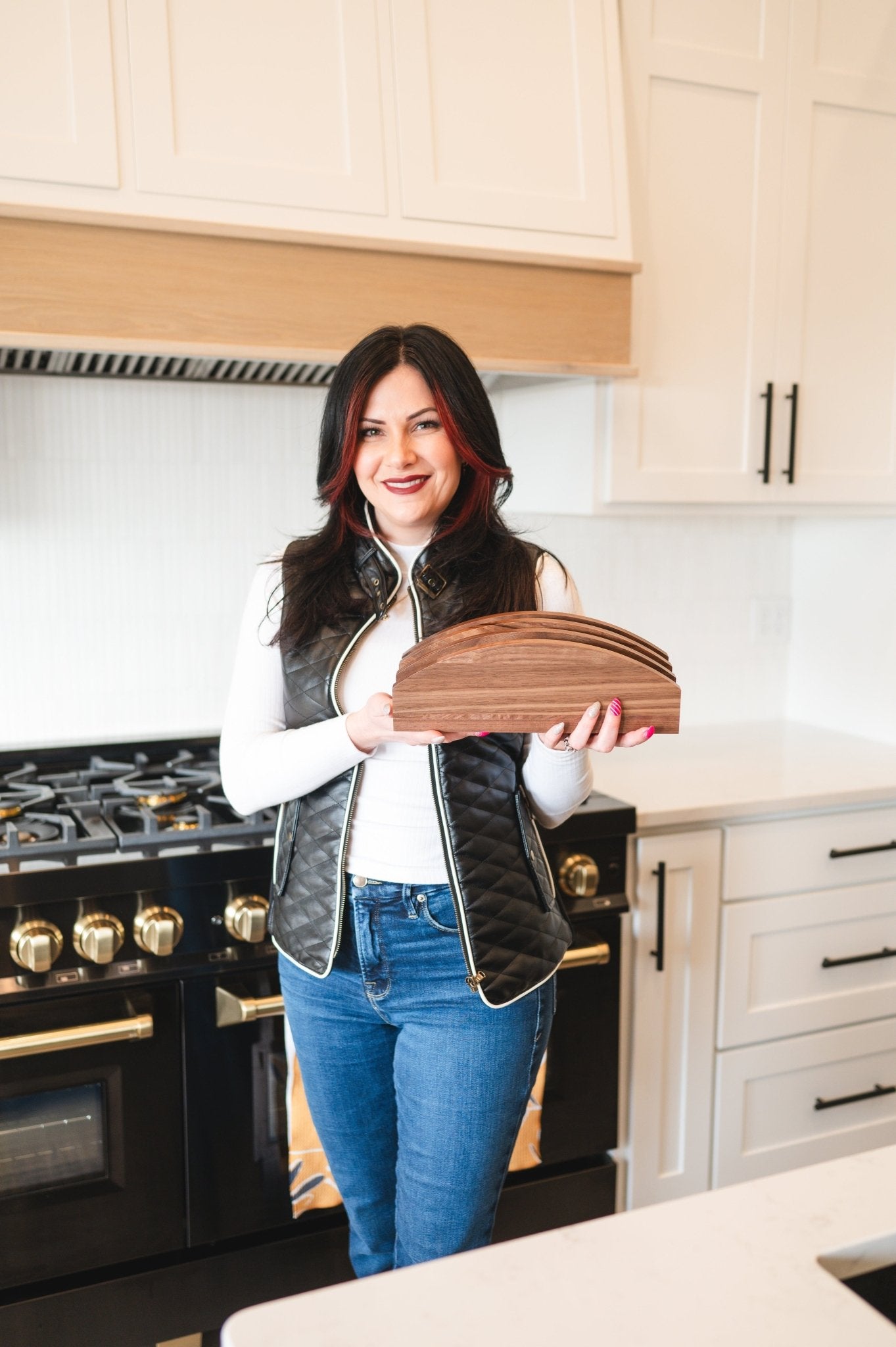 Premium Walnut Cutting Board Holder - Sturdy & Stylish - themonogram manor 