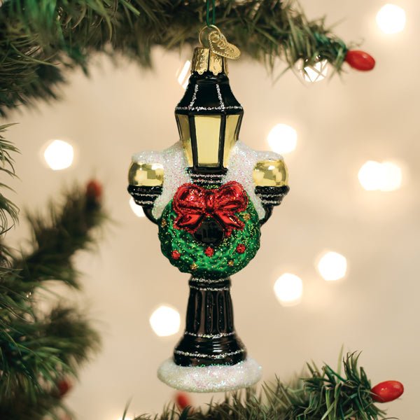Christmas Lamp Post Ornament - #themonogram manor #