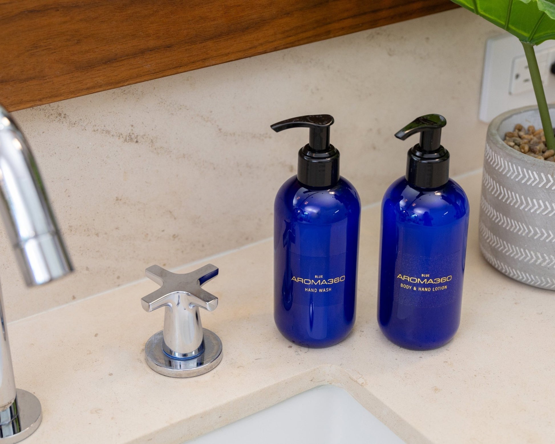 Blue Body & Hand Lotion - themonogram manor 