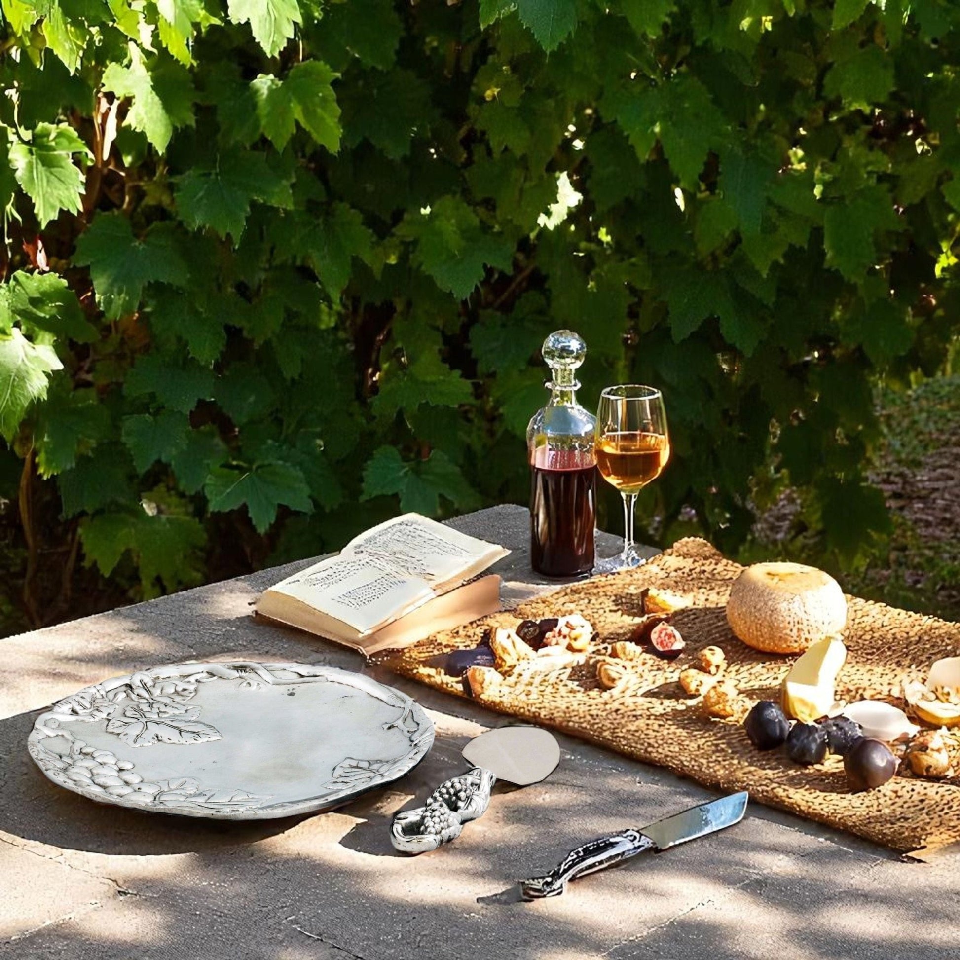 Grape Plate with Server - themonogram manor 