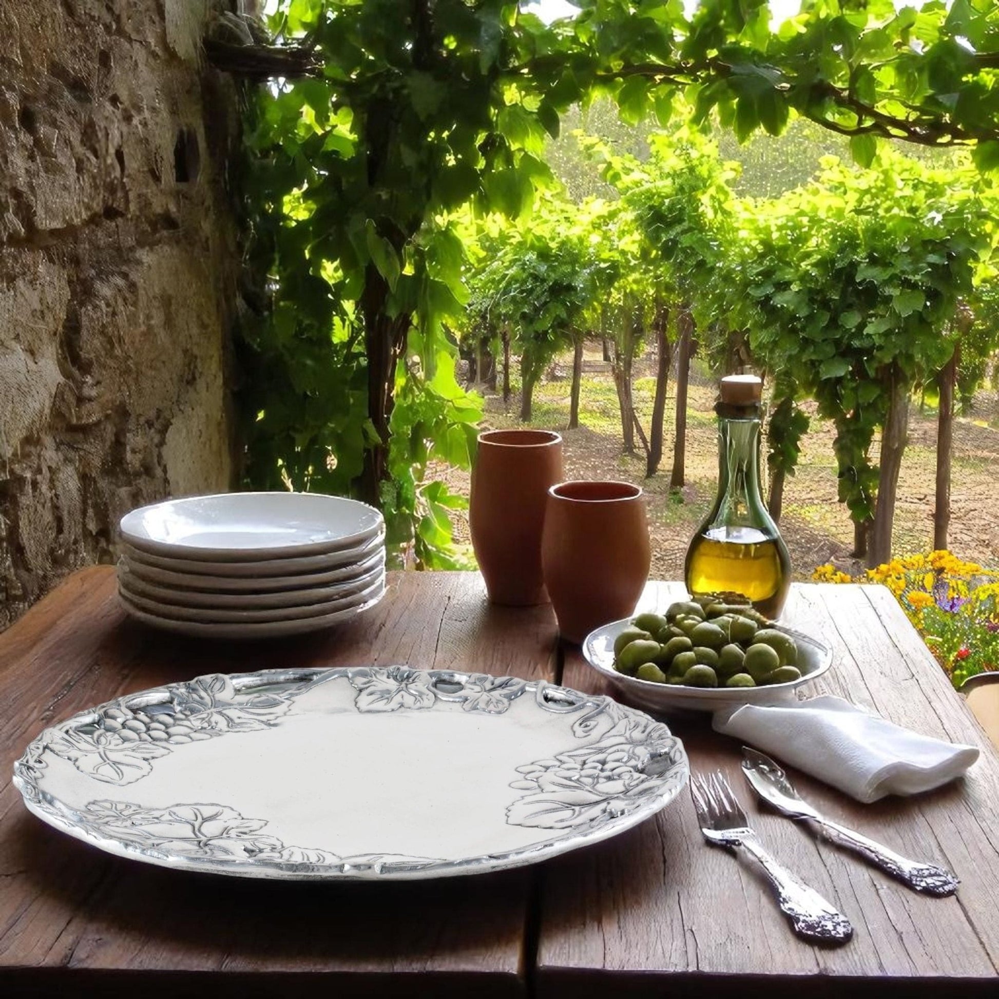 Grape 12 Round Plate - themonogram manor 