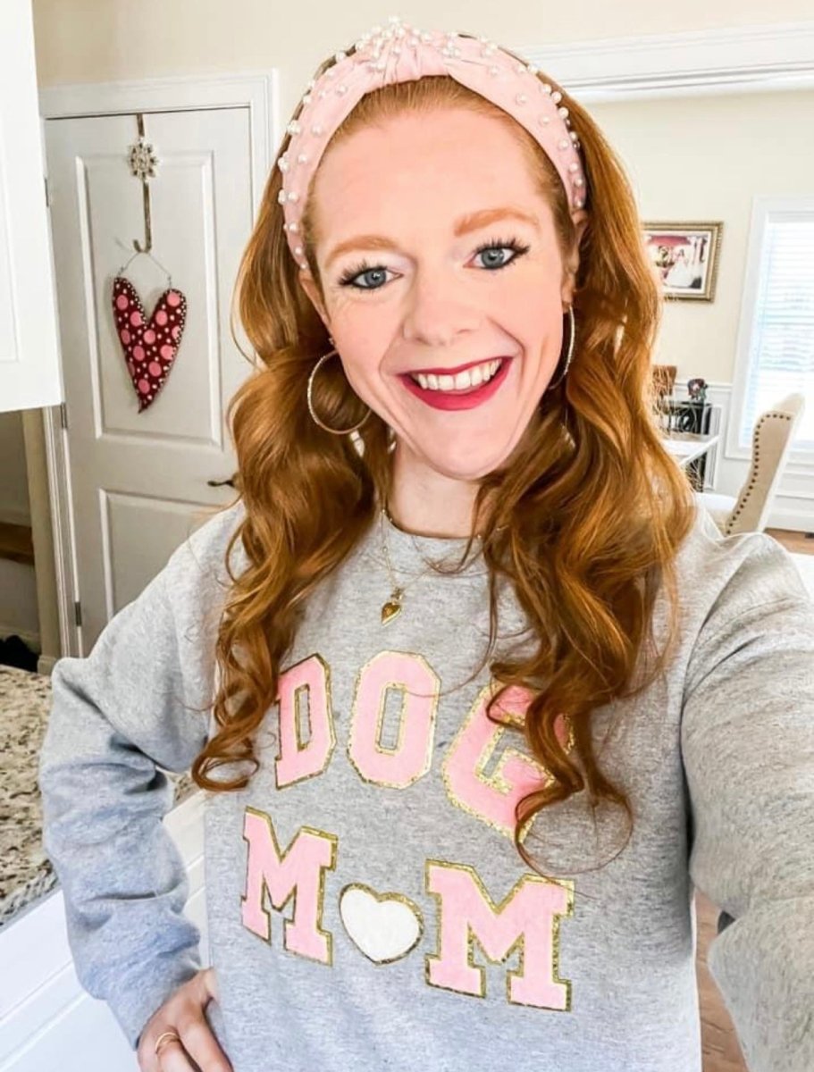 Dog Mom Letter Patch Crewneck Sweatshirt - themonogram manor 