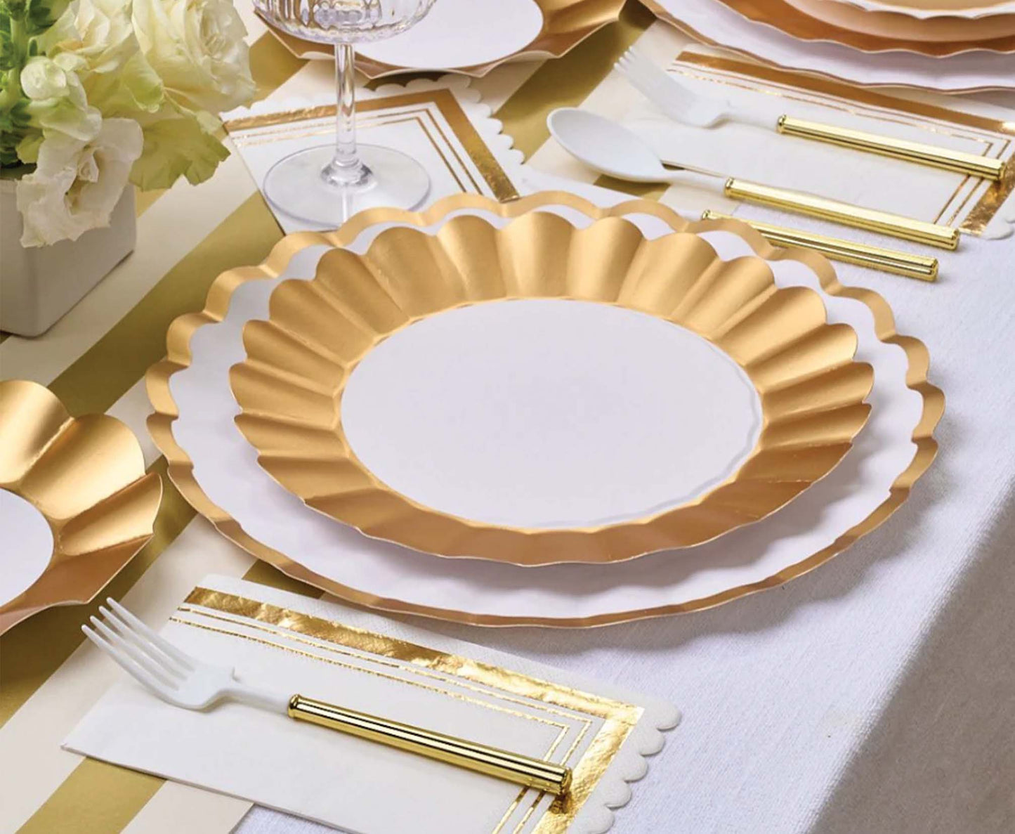 Dinner Plate Gold & White/8 pkg - themonogram manor 