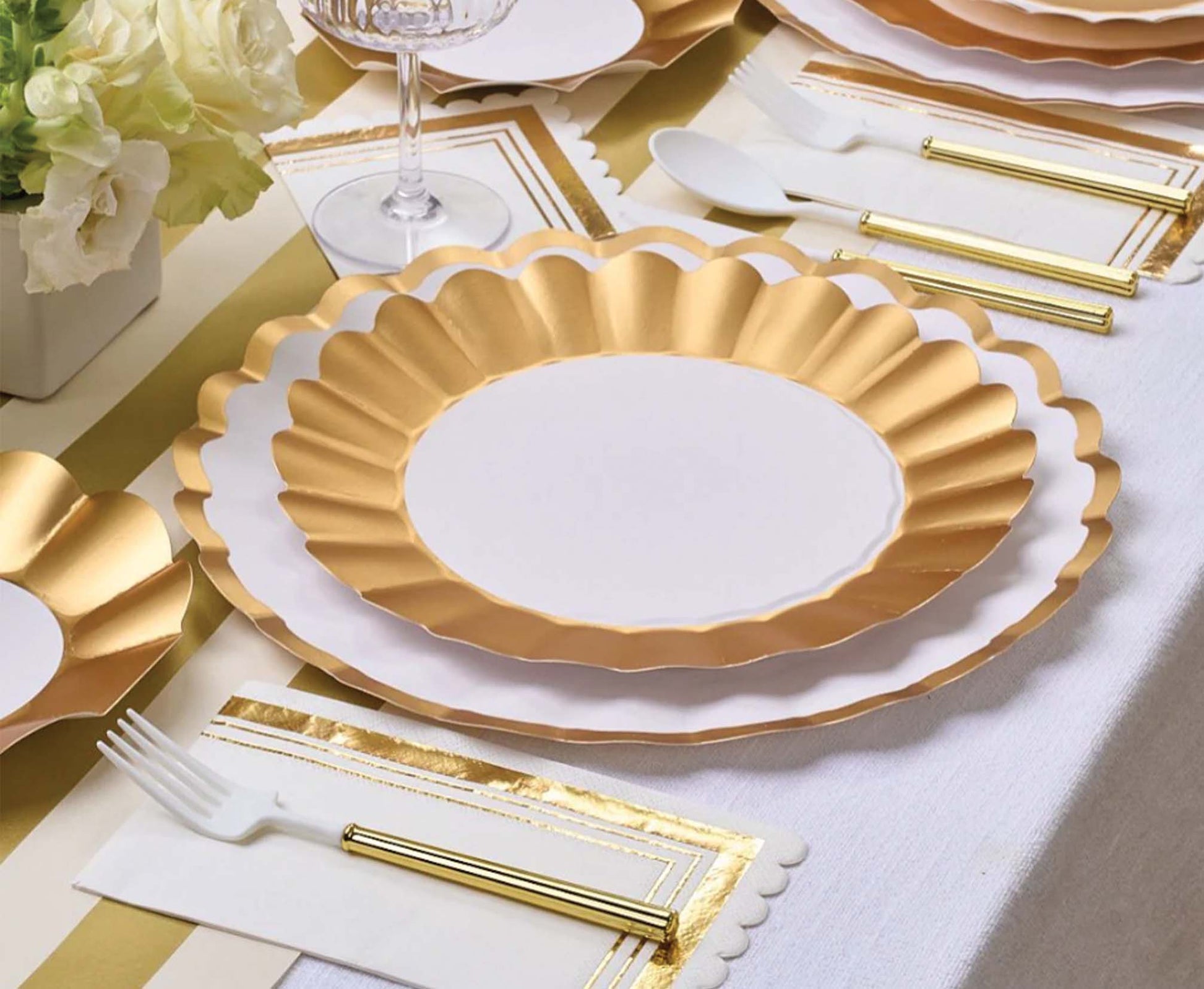 Dinner Plate Gold & White/8 pkg - themonogram manor 
