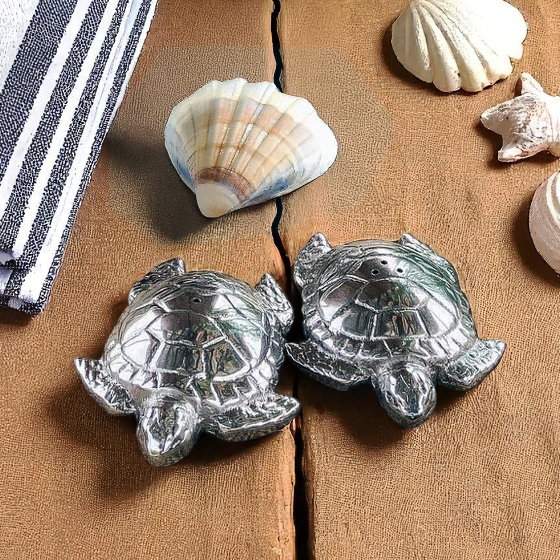 Sea Turtle Salt and Pepper Set - themonogram manor 