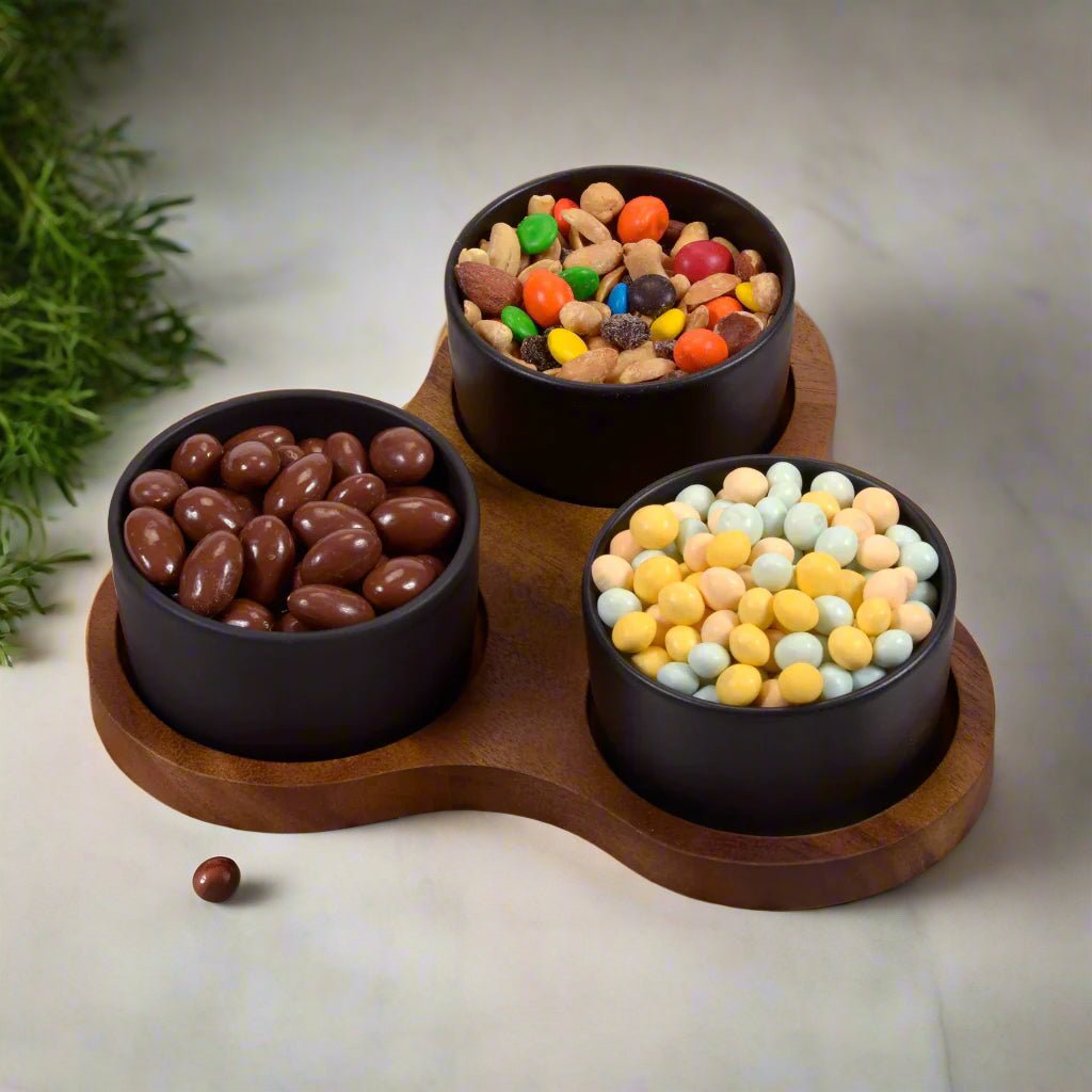 Triangular Serving Set with 3 Ceramic Dishes - themonogram manor 