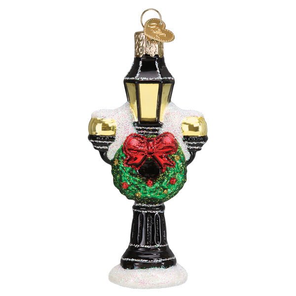 Christmas Lamp Post Ornament - #themonogram manor #