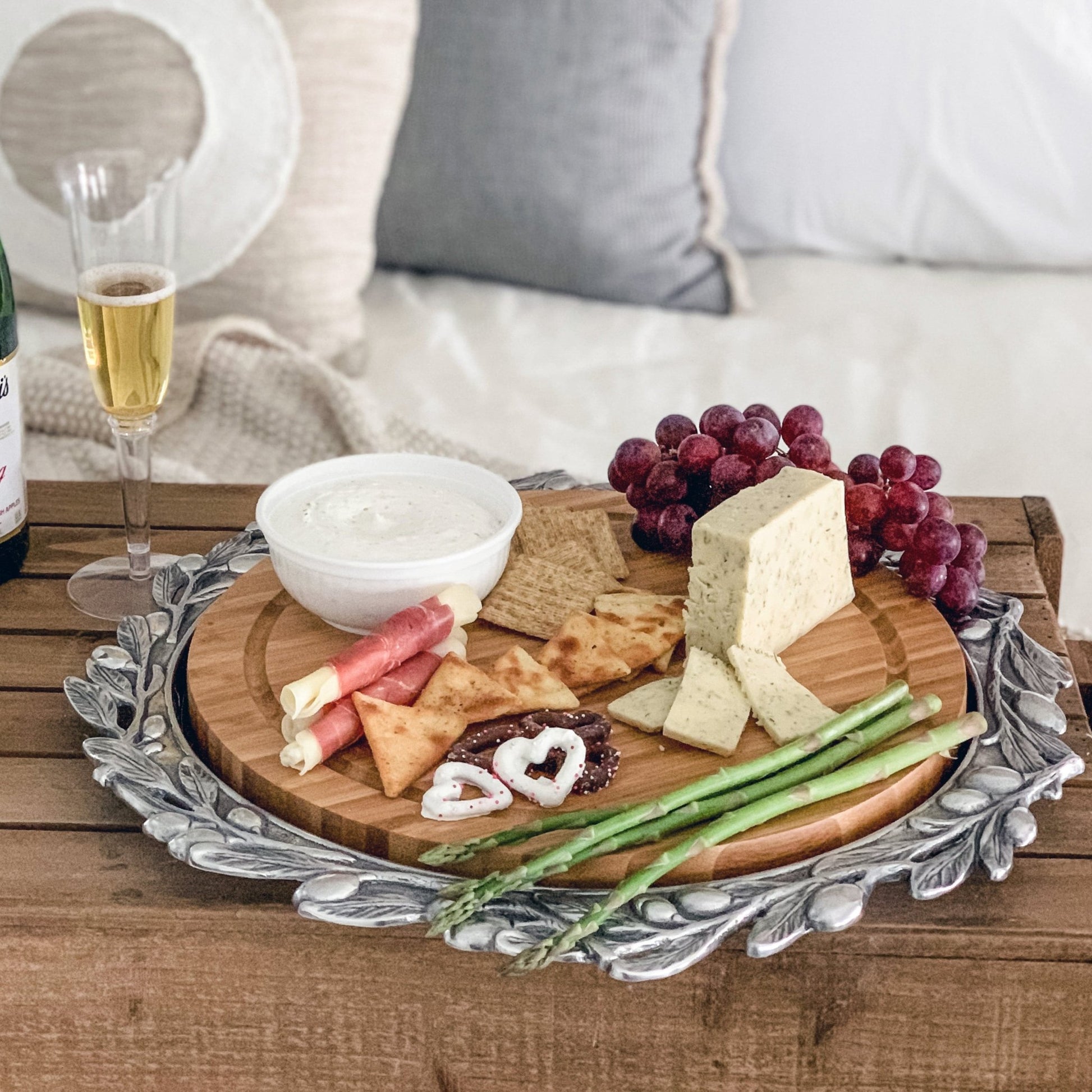 Olive Wood Cheese Set - themonogram manor 