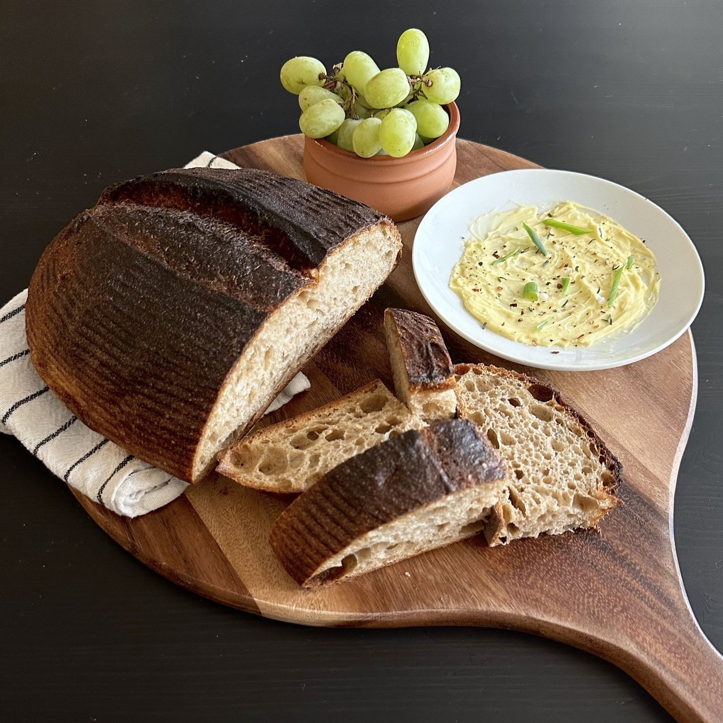 Round Cutting / Charcuterie Board - themonogram manor 