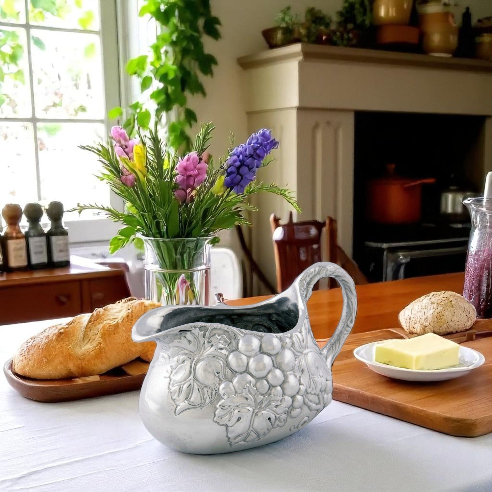 Grape Gravy Boat - themonogram manor 