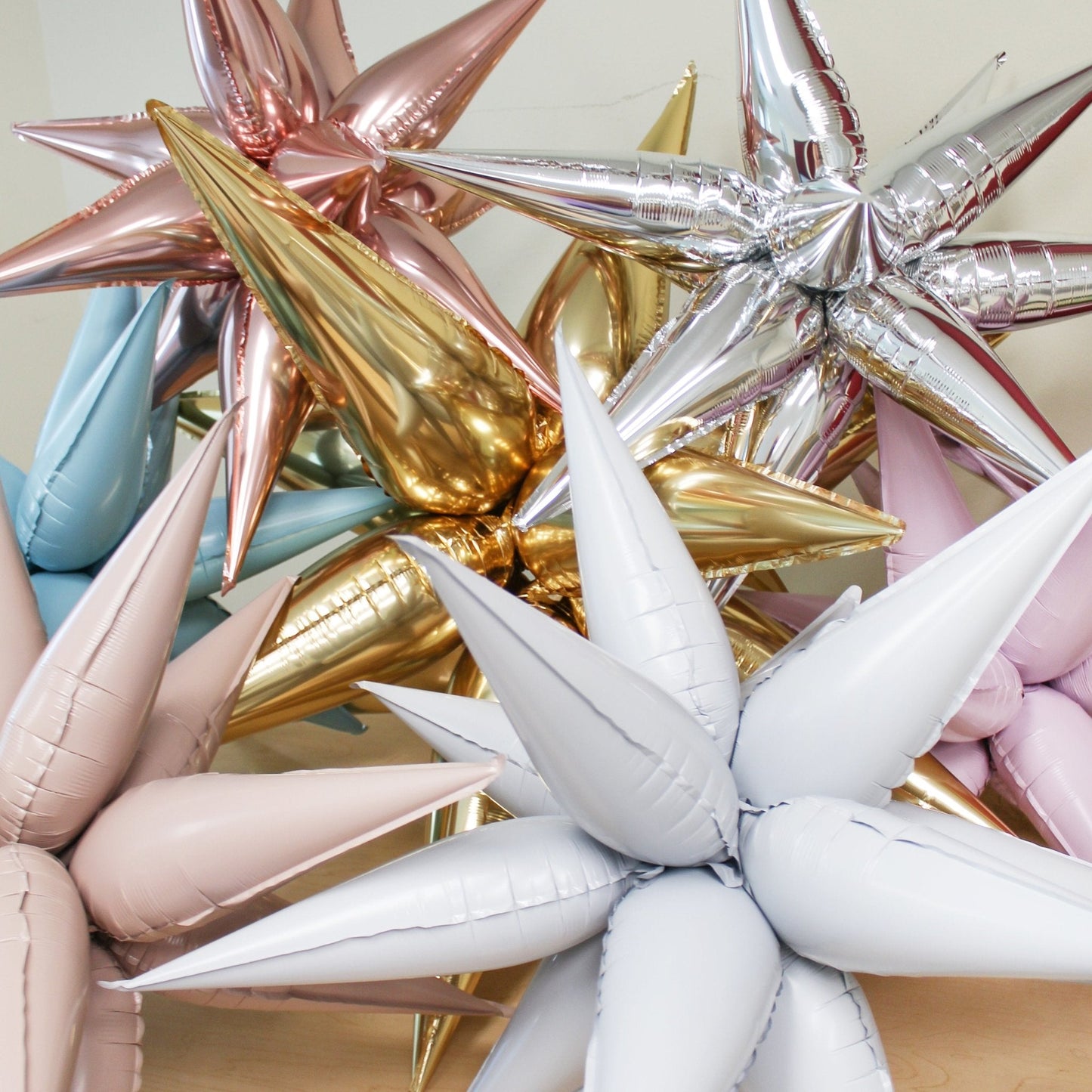 Silver Starburst Cluster Balloon – 26" and 40"